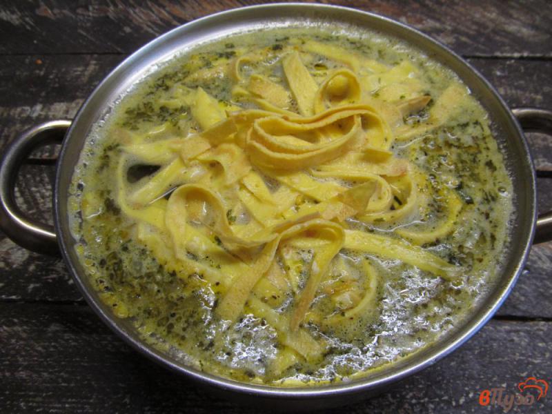 Фото приготовление рецепта: Картофельный суп с яичной лапшой шаг №11