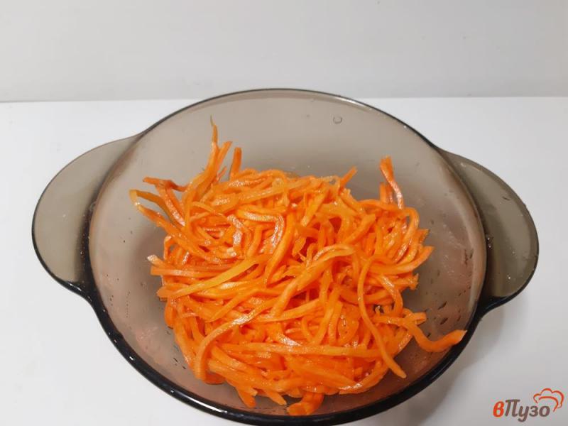 Фото приготовление рецепта: Салат с корейской морковью и пекинской капустой шаг №5