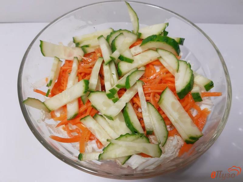 Фото приготовление рецепта: Салат с корейской морковью и пекинской капустой шаг №8