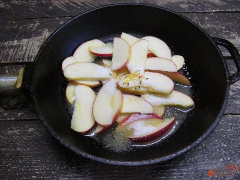 Фото приготовление рецепта: Блины с яблочной начинкой и шоколадом шаг №5