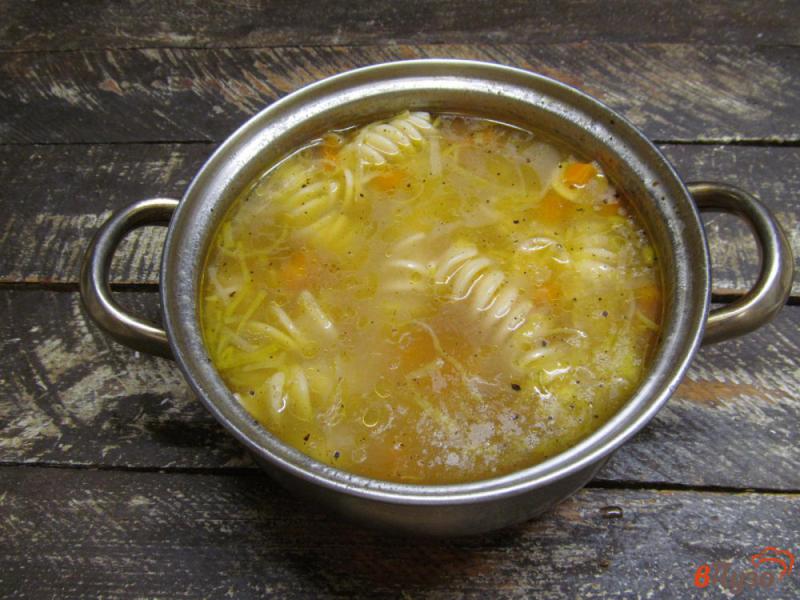 Фото приготовление рецепта: Куриный суп с пастой шаг №6
