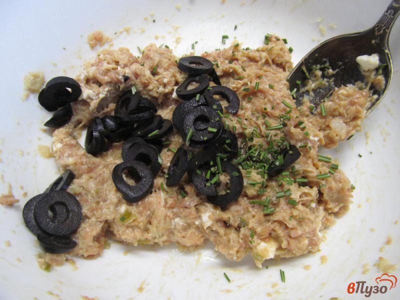 Фото приготовление рецепта: Говяжьи котлеты с оливками и сыром фета шаг №5