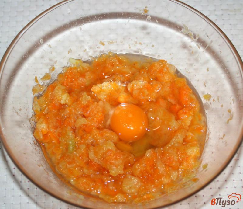Фото приготовление рецепта: Кабачково-морковные оладьи шаг №5