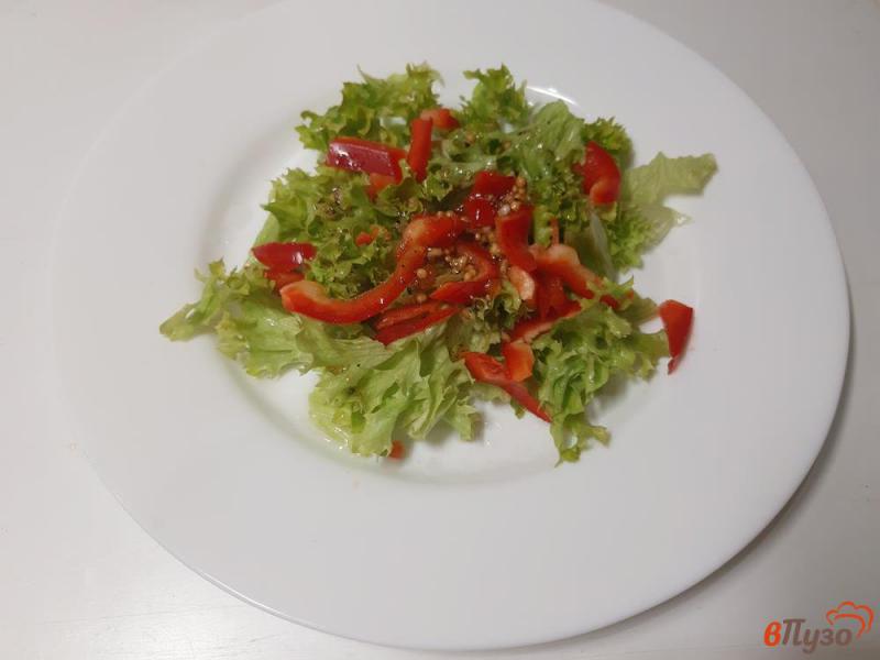 Фото приготовление рецепта: Салат с красной икрой шаг №4