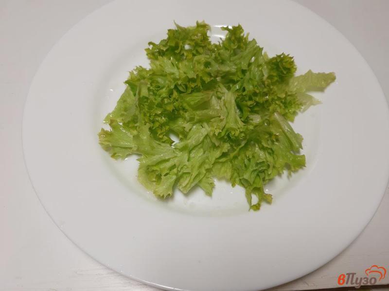 Фото приготовление рецепта: Салат с красной икрой шаг №2