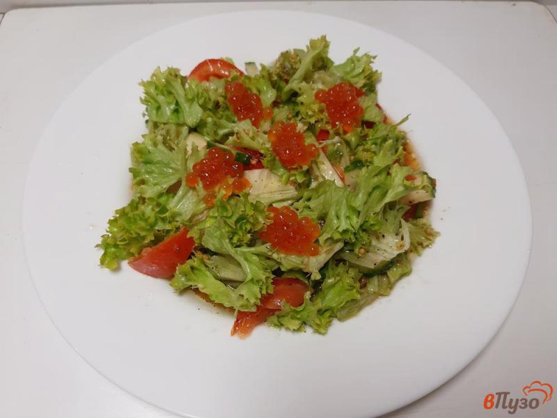 Фото приготовление рецепта: Салат с красной икрой шаг №7