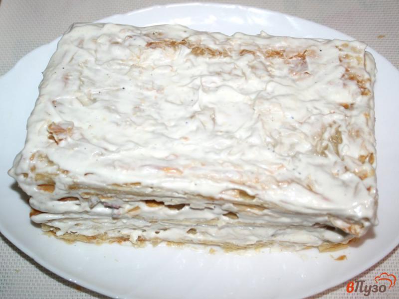 Фото приготовление рецепта: Слоёный закусочный торт шаг №9