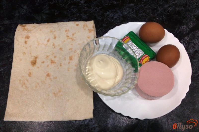 Фото приготовление рецепта: Закуска из лаваша с вареной колбасой, яйцами и сыром шаг №1