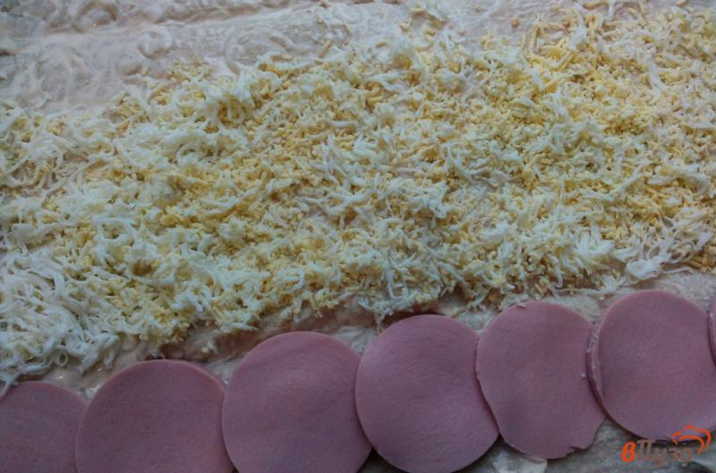 Фото приготовление рецепта: Закуска из лаваша с вареной колбасой, яйцами и сыром шаг №4
