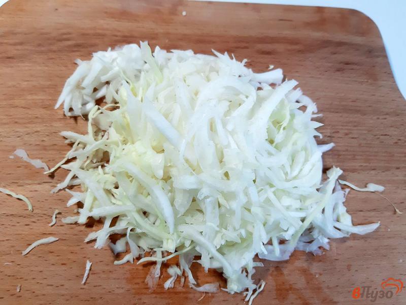 Фото приготовление рецепта: Салат из пекинской капусты с курицей и фетой шаг №1
