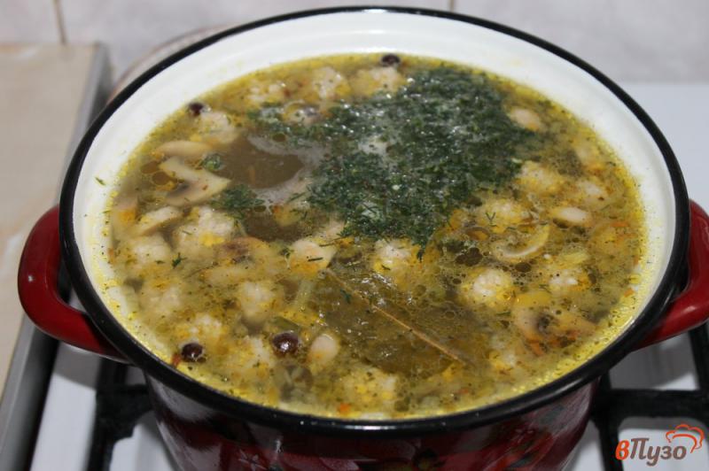 Фото приготовление рецепта: Суп с булгуром фрикадельками и грибами шаг №5
