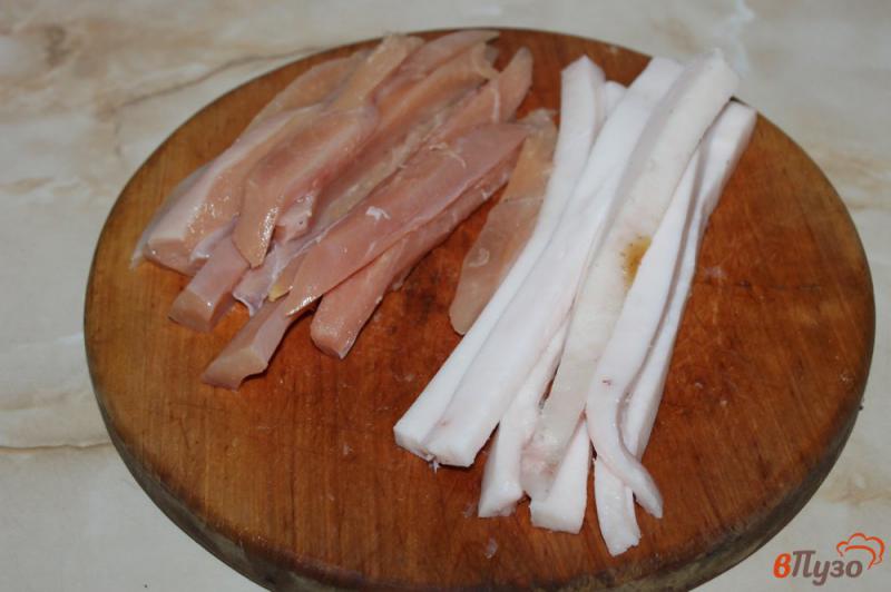 Фото приготовление рецепта: Куриная косичка в луково - чесночном маринаде шаг №1