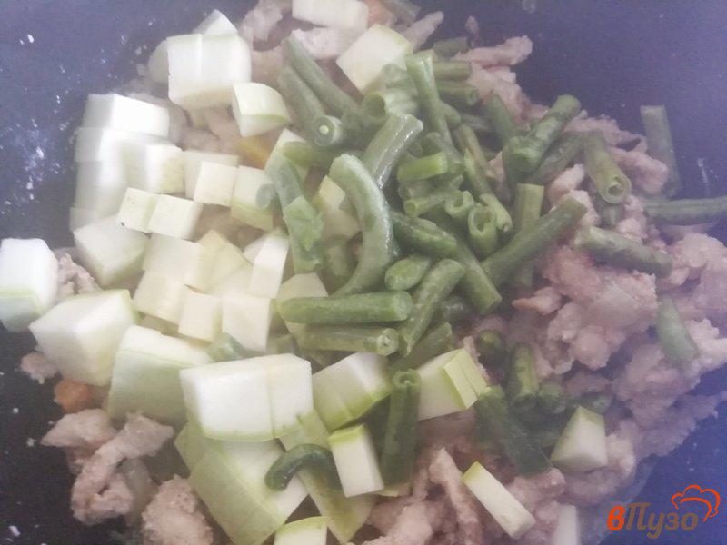 Фото приготовление рецепта: Бефстроганов из свинины с овощами и гранатовым соусом в мультиварке с давлением шаг №4