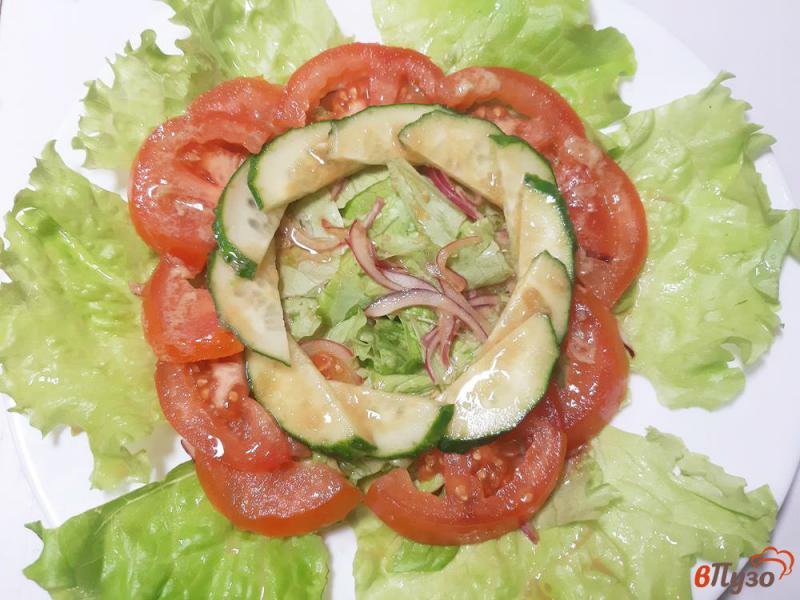 Фото приготовление рецепта: Салат овощной с фетой и сухариками шаг №6