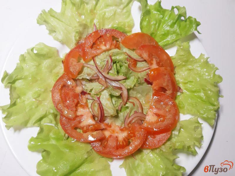 Фото приготовление рецепта: Салат овощной с фетой и сухариками шаг №5