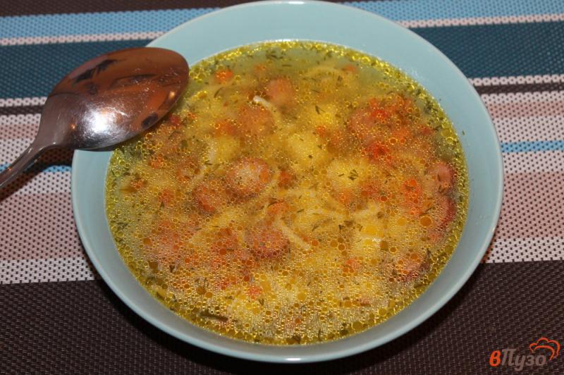 Фото приготовление рецепта: Суп с копчеными колбасками и вермишелью шаг №6