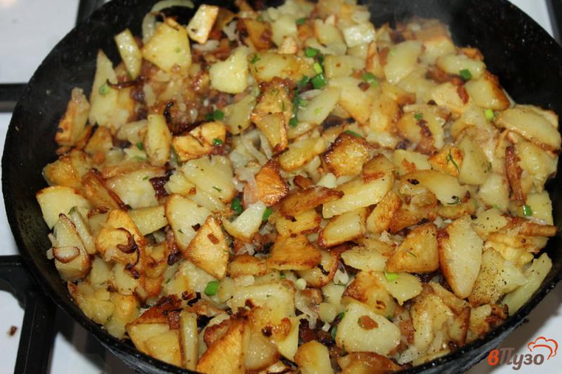 Фото приготовление рецепта: Картофель по - сельски с копченым салом шаг №5