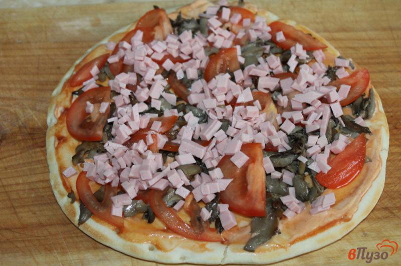 Фото приготовление рецепта: Пицца на сковороде с вешенками и моцареллой шаг №4