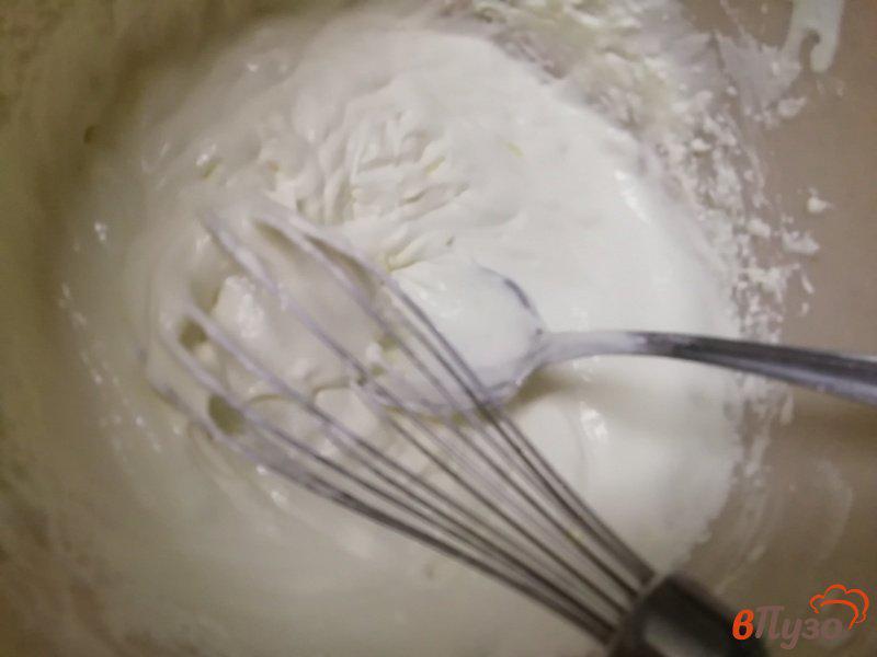 Фото приготовление рецепта: Торт без выпечки из бисквитных пирожных шаг №2