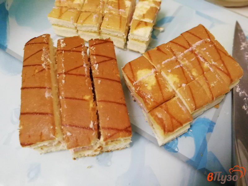 Фото приготовление рецепта: Торт без выпечки из бисквитных пирожных шаг №3