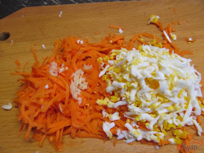 Фото приготовление рецепта: Салат из моркови с яйцом шаг №3