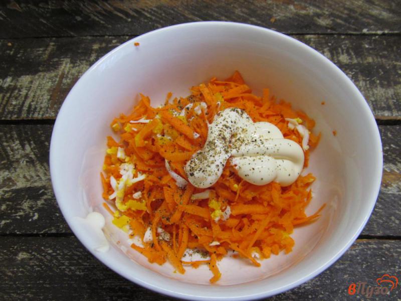 Фото приготовление рецепта: Салат из моркови с яйцом шаг №4