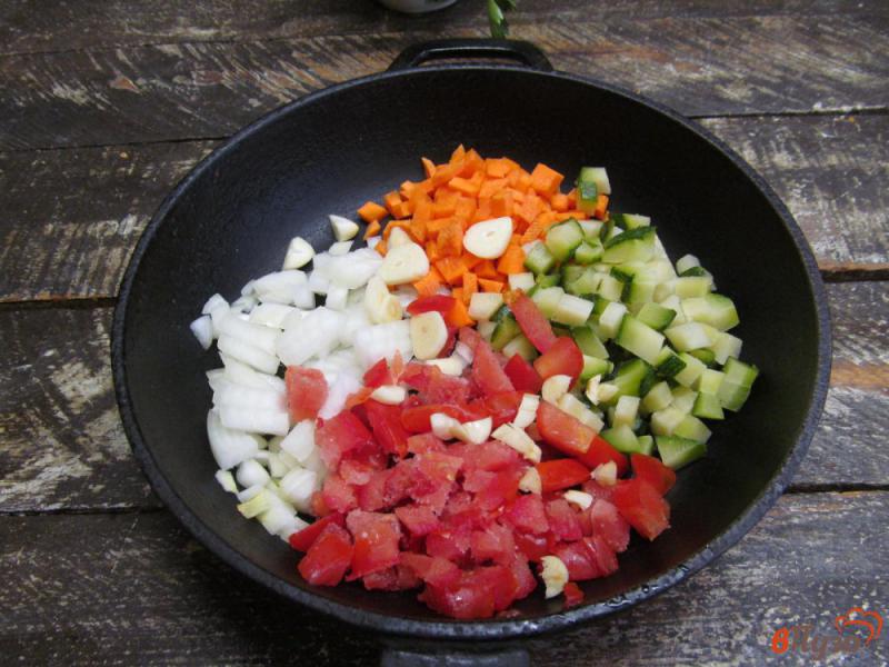 Фото приготовление рецепта: Тефтели в овощном соусе шаг №2