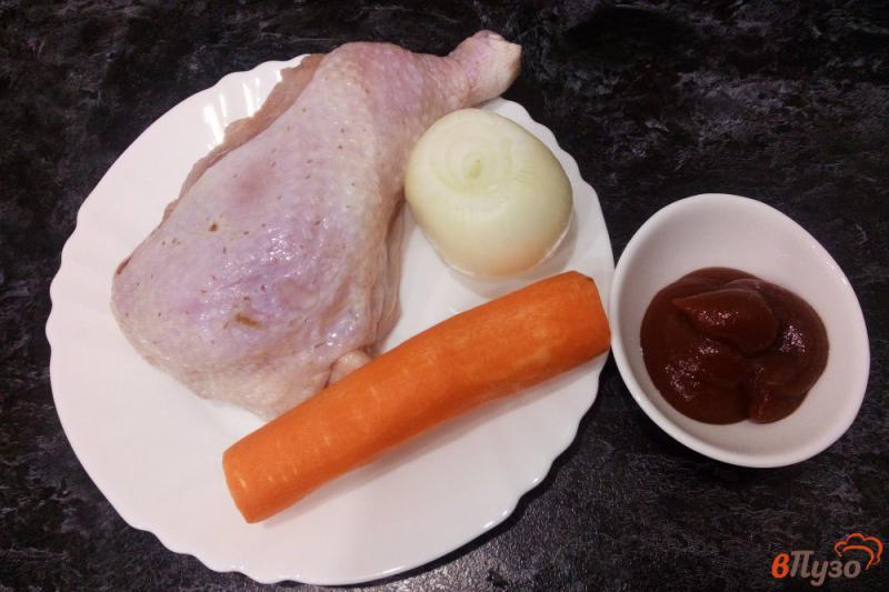 Фото приготовление рецепта: Подлива с куриным окорочком и томатным соусом шаг №1