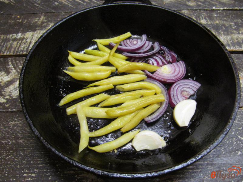 Фото приготовление рецепта: Салат с жареной тыквой и стручковой фасолью шаг №4
