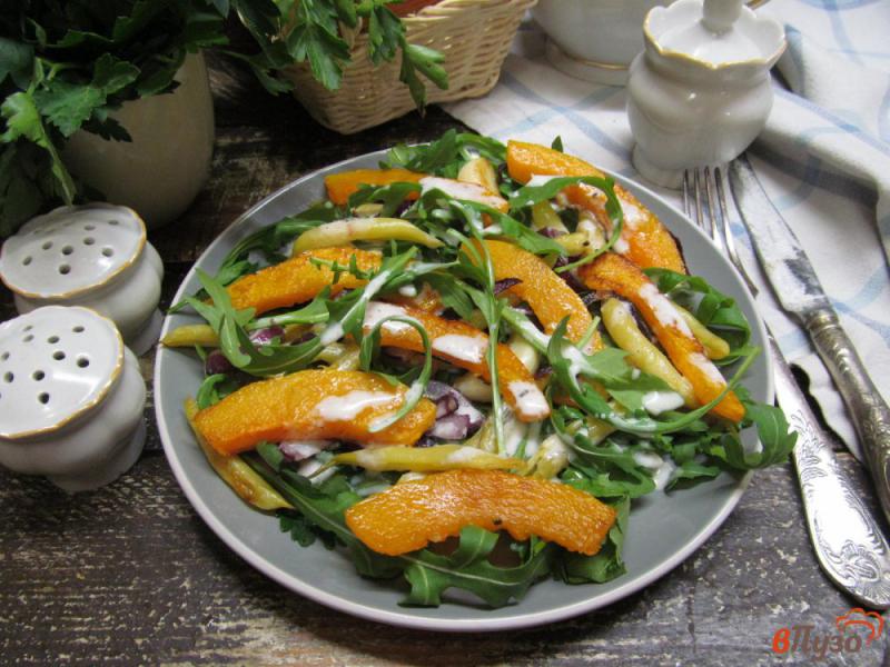 Фото приготовление рецепта: Салат с жареной тыквой и стручковой фасолью шаг №7
