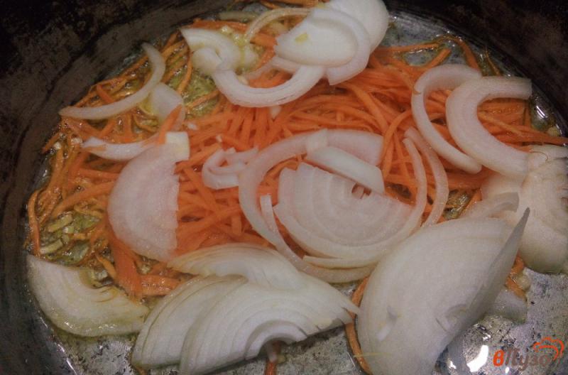 Фото приготовление рецепта: Грибной салат с огурцами шаг №3