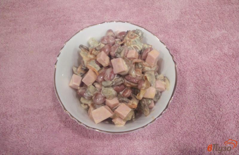 Фото приготовление рецепта: Грибной салат с огурцами шаг №10