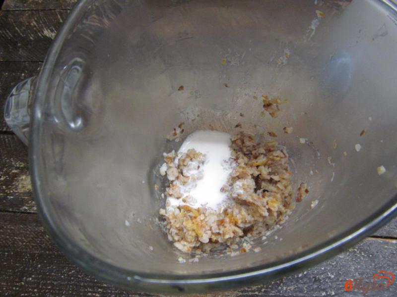 Фото приготовление рецепта: Гречневый пудинг с йогуртом и сухофруктами шаг №5