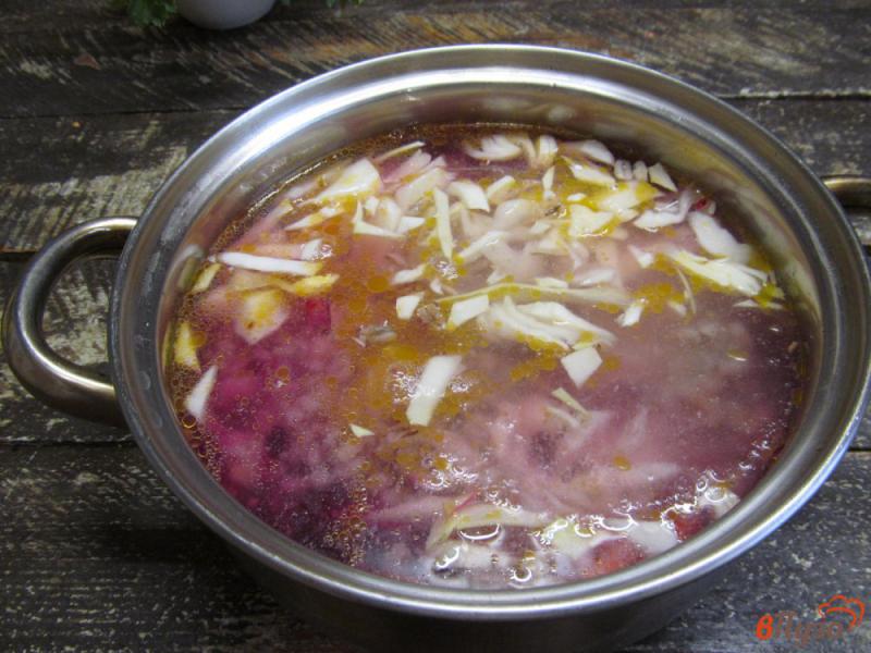 Фото приготовление рецепта: Суп с перловкой капустой и маринованной свеклой шаг №8