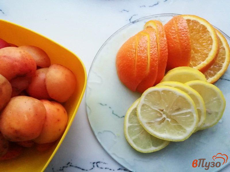 Фото приготовление рецепта: Фанта из абрикосов и цитрусовых шаг №2