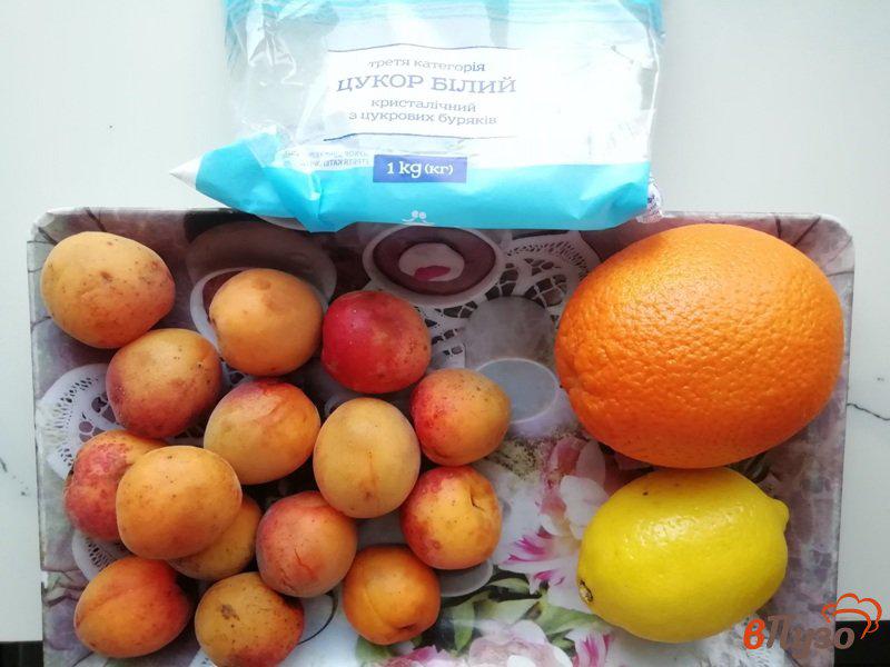 Фото приготовление рецепта: Фанта из абрикосов и цитрусовых шаг №1
