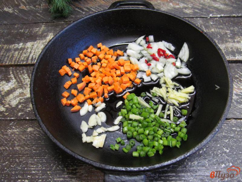 Фото приготовление рецепта: Жареный рис с грибами и яйцом шаг №1