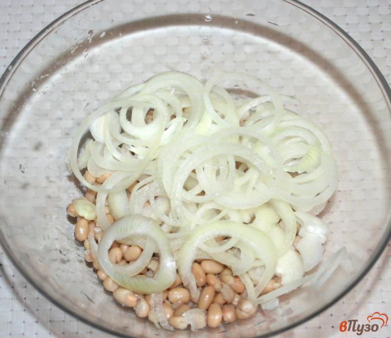 Фото приготовление рецепта: Салат из помидоров с фасолью шаг №2