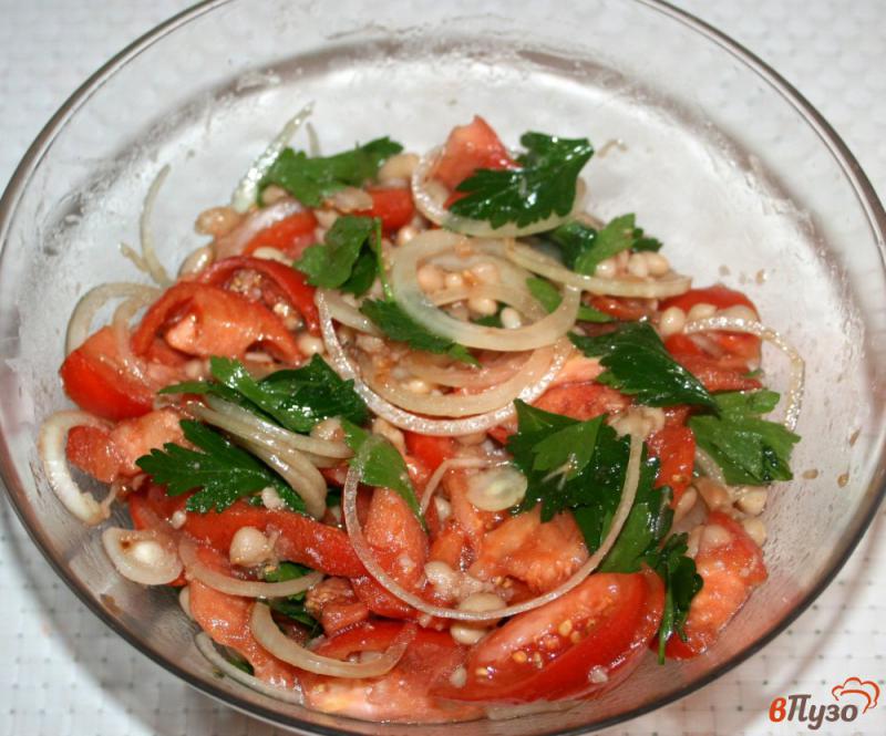 Фото приготовление рецепта: Салат из помидоров с фасолью шаг №5