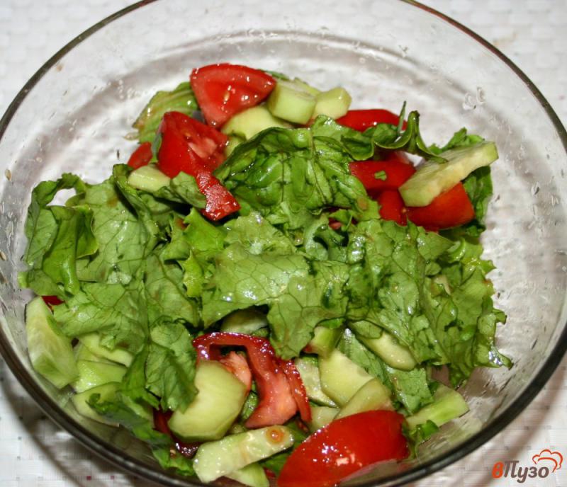 Фото приготовление рецепта: Салат с печенью и овощами шаг №7