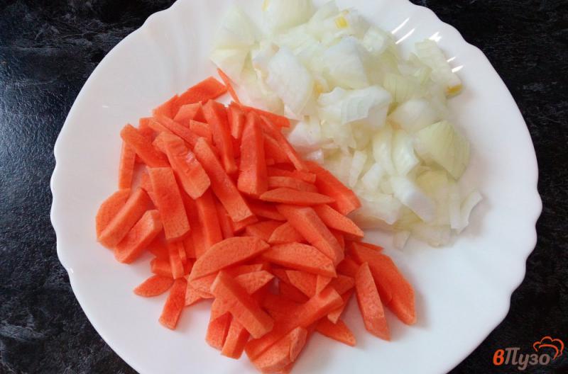 Фото приготовление рецепта: Суп-лапша с овощами и базиликом шаг №3