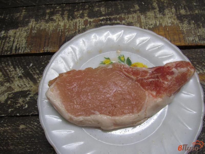 Фото приготовление рецепта: Свиная котлета на косточке с морковным пюре шаг №1