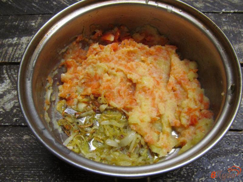 Фото приготовление рецепта: Свиная котлета на косточке с морковным пюре шаг №4