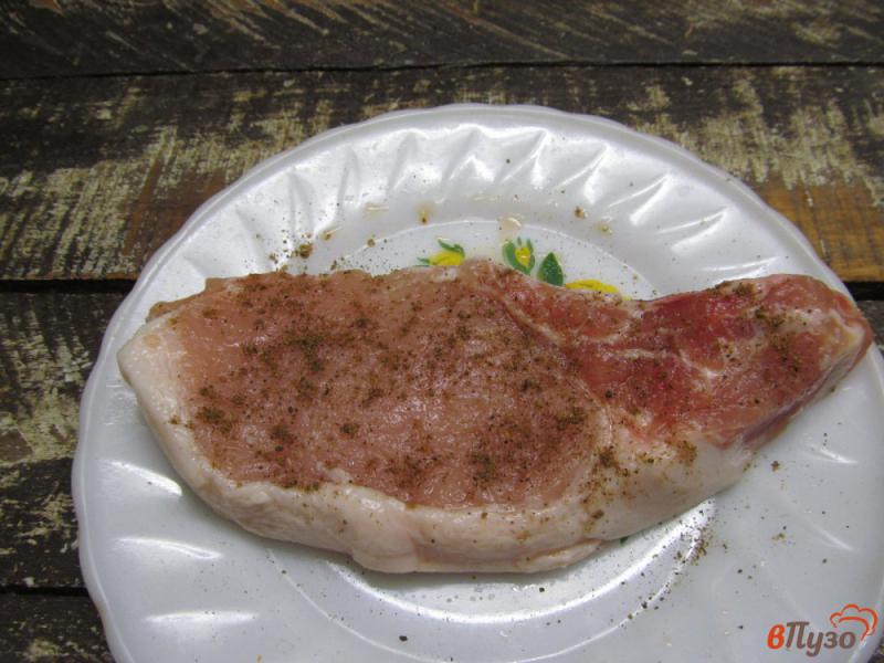 Фото приготовление рецепта: Свиная котлета на косточке с морковным пюре шаг №5