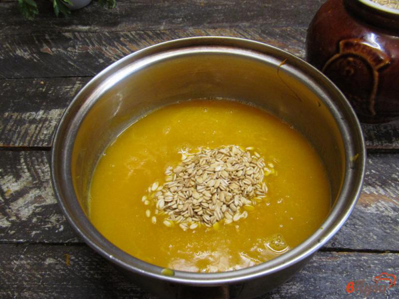 Фото приготовление рецепта: Овсяная каша на тыквенном пюре с апельсином шаг №4
