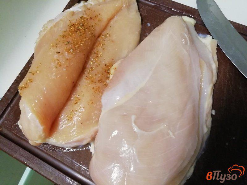 Фото приготовление рецепта: Куриное филе в сливках шаг №2