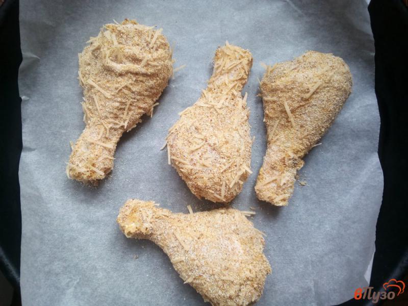 Фото приготовление рецепта: Куриные голени в хрустящей панировке шаг №5