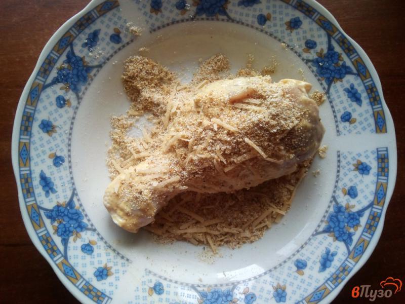 Фото приготовление рецепта: Куриные голени в хрустящей панировке шаг №4
