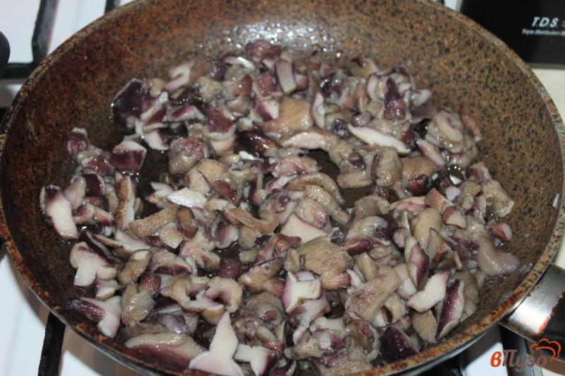 Фото приготовление рецепта: Гарнир из брокколи грибов и шпината шаг №4