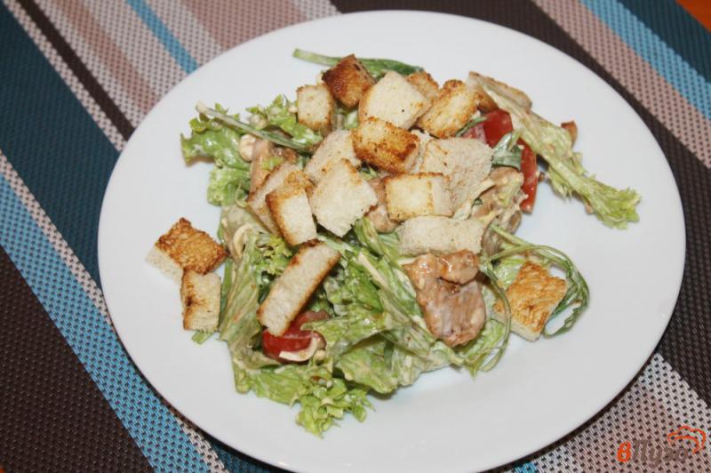 Фото приготовление рецепта: Салат с курицей терияки и сыром шаг №8